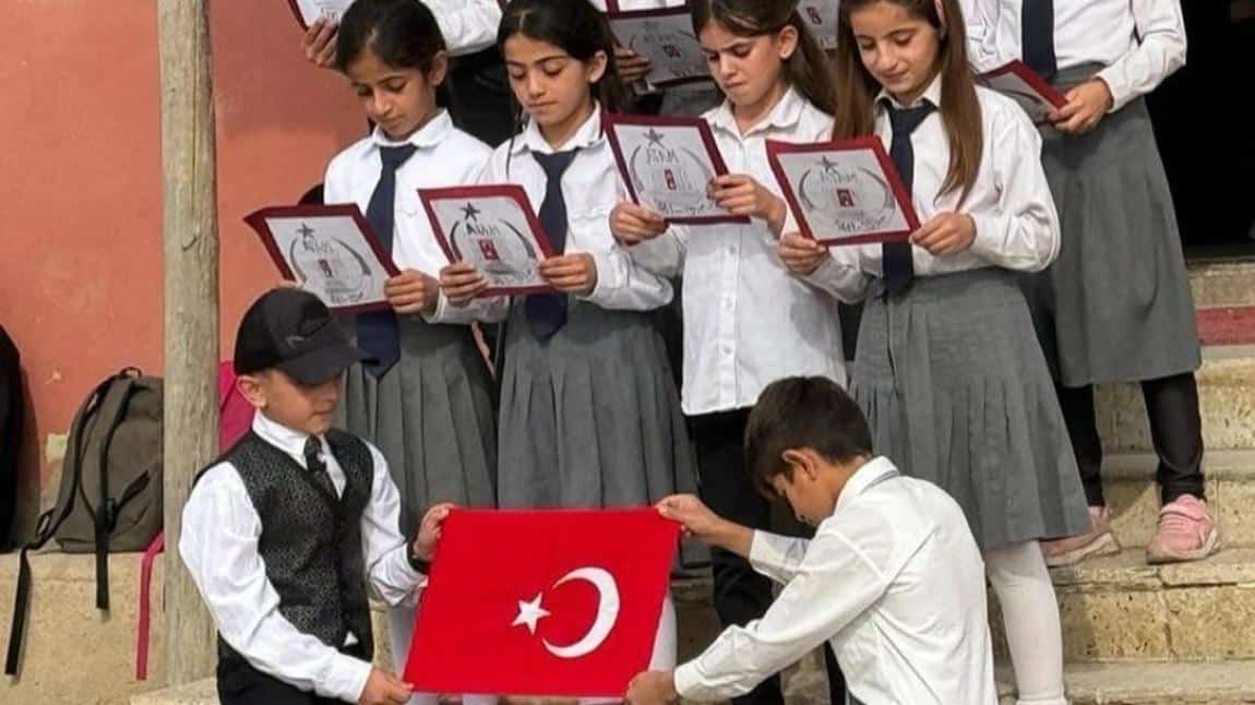 10 Kasım Atatürk'ü Anma Günü'nde Öğrencilerimiz Atatürk'ün Sevdiği Türküleri Seslendirdiler.